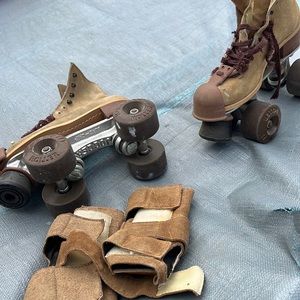 VINTAGE RIEDELL ROLLER SKATES Mens size 4/Women’s size 5.5-6